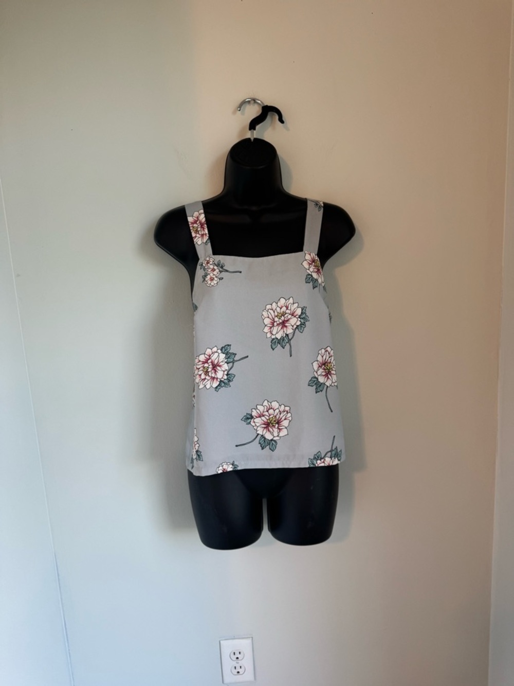 J.O.A. Floral Square-Neck Tank Top in Light Blue Size L